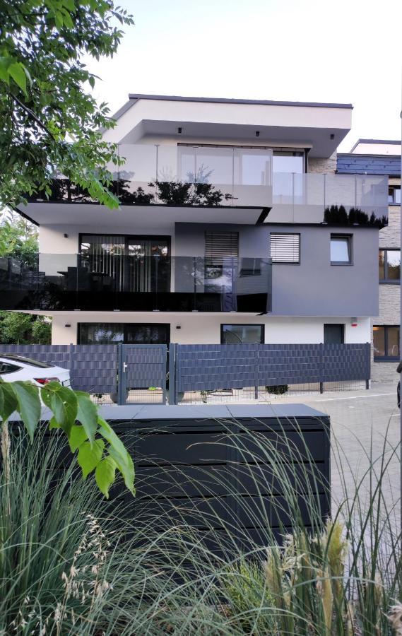 Luxurioeses Penthouse Mit Blick Auf Die Uno-City Und Dem Kaiserwasser. 3Schlafzimmer, 2 Baeder, Privat Lift Ins Apartment Viena Exterior foto